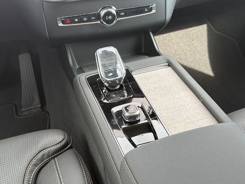 Volvo XC90 Plus B5 184kW - fotka 20 z 22