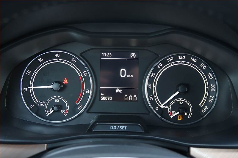 Škoda Scala (2023) 1.0 TSI, ČR,1.maj, Tempomat - fotka 11 z 17
