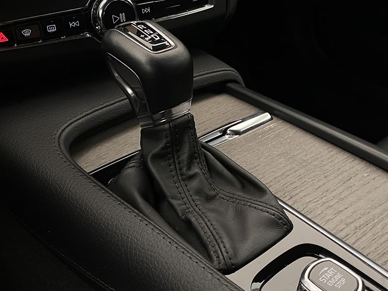 Volvo V90 CC D5 AWD MOMENTUM POLESTAR  - fotka 28 z 46
