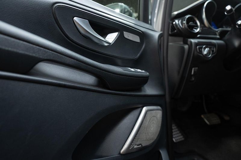Mercedes-Benz Ostatní V300d 4MATIC 176 kW - fotka 18 z 32