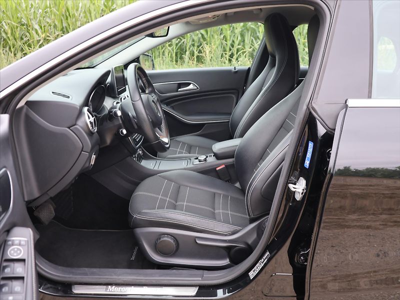 Mercedes-Benz CLA 2,0 250 155kW 4Matic Xenon - fotka 10 z 27
