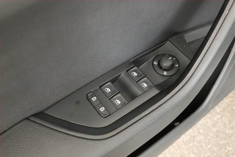 Škoda Superb (2018) 2.0 TDI, Automat, Navi - fotka 9 z 19