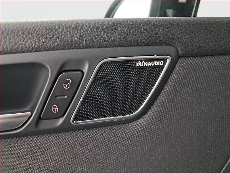 Volkswagen Sharan (2012) 2.0 TDI BMT, 6 míst, Navi - fotka 18 z 24