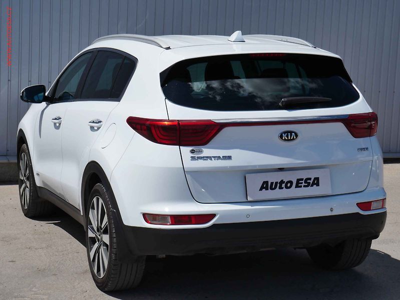 Kia Sportage (2017) 2.0 CRDi 4x4, ČR, AT, navi - fotka 6 z 21