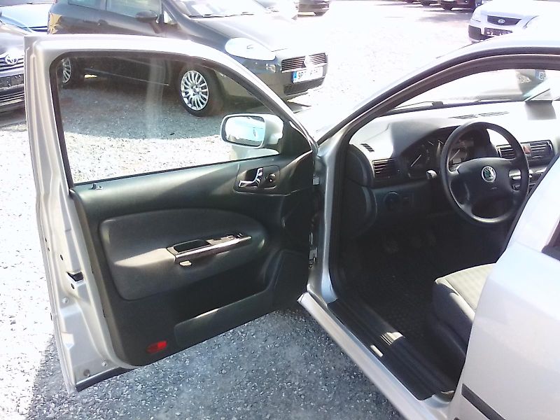 Škoda Octavia (2003) 2.0i , jede dobře - fotka 15 z 28