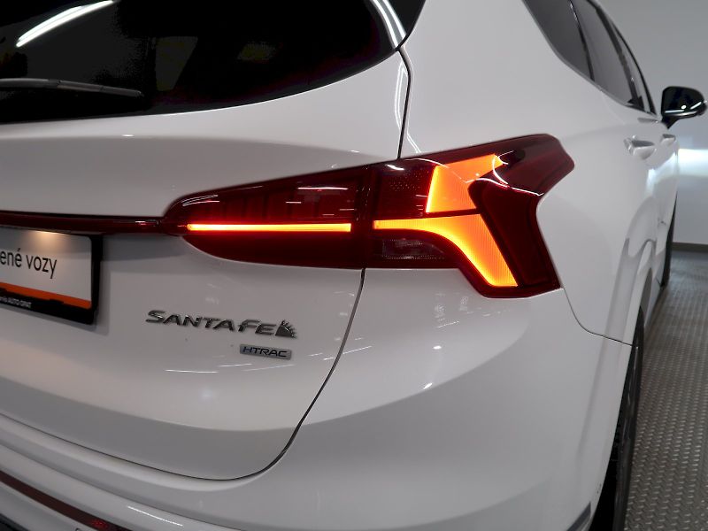 Hyundai Santa Fe (2021) LUXURY 2.2CRDi 4x4 DCT - fotka 11 z 39