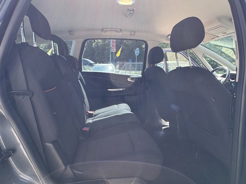 Ford S-MAX (2008) 2.0 TDCi - fotka 13 z 28