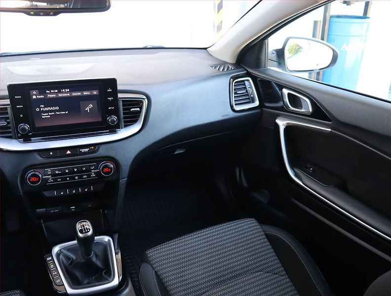 Kia Ceed (2022) Gold 1.6 CRDi MHEV, Serv.kniha - fotka 8 z 20