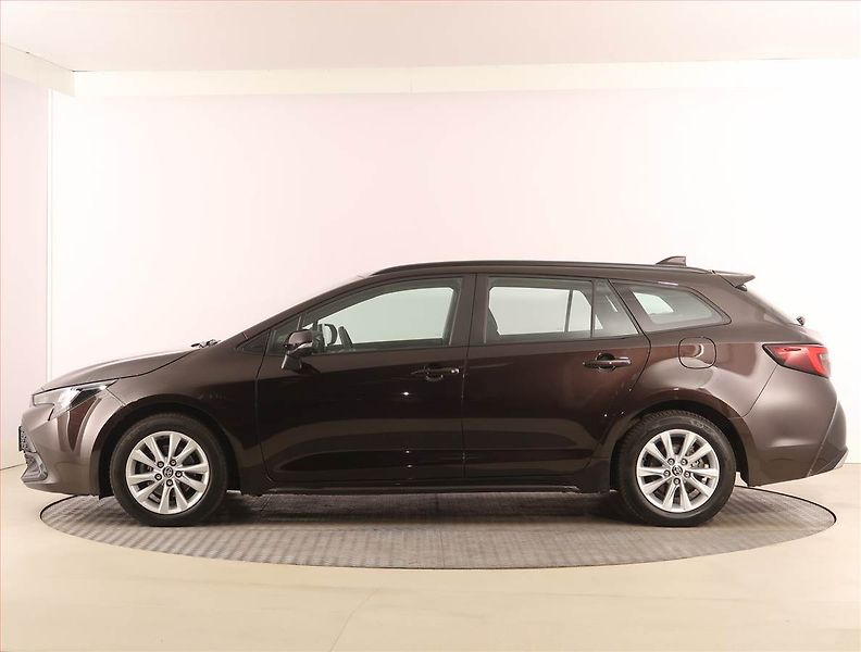 Toyota Corolla (2023) 1.8 Hybrid, digi klima - fotka 3 z 24
