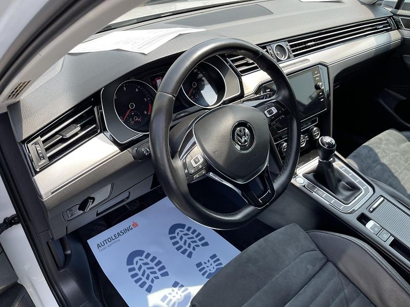 Volkswagen Passat 2.0TDi HIGHLINE NEHAV-DPH-ČR! - fotka 24 z 35
