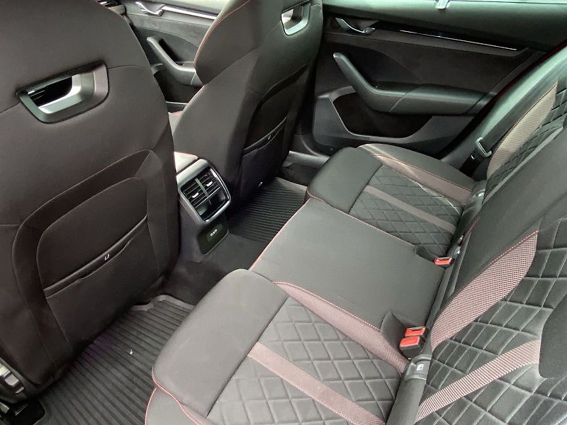 Škoda Octavia (2021) Combi 2.0 TDI DSG RS - fotka 7 z 39