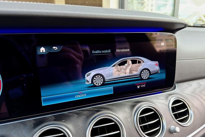 Mercedes-Benz Třídy E (2020) E 220d 4Matic AMG Line - fotka 106 z 112