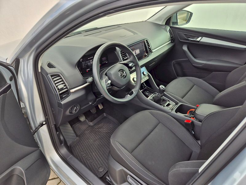 Škoda Karoq (2024) Ambition 1.5TSi 110kW 6°manuál - fotka 10 z 25