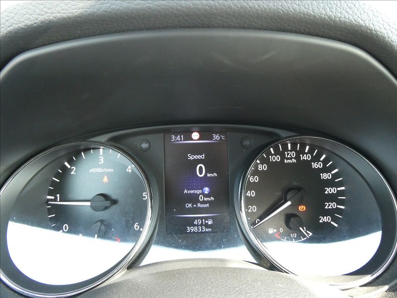 Nissan X-Trail 2,0 dCi 130kW 4x4 DPH, ČR - fotka 34 z 41