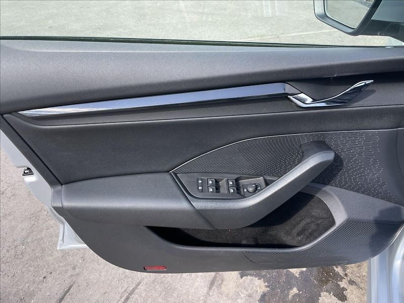 Škoda Octavia 2,0 TDI Combi Ambition Plus - fotka 14 z 22