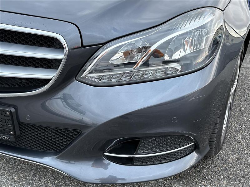 Mercedes-Benz Třídy E 2,2 200CDi 100kW,Led,Navi,Výhř - fotka 32 z 36