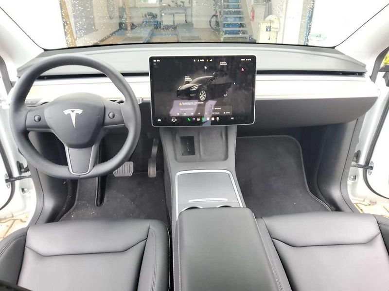 Tesla Model Y LONG RANGE DUAL MOTOR  93,9% - fotka 4 z 10