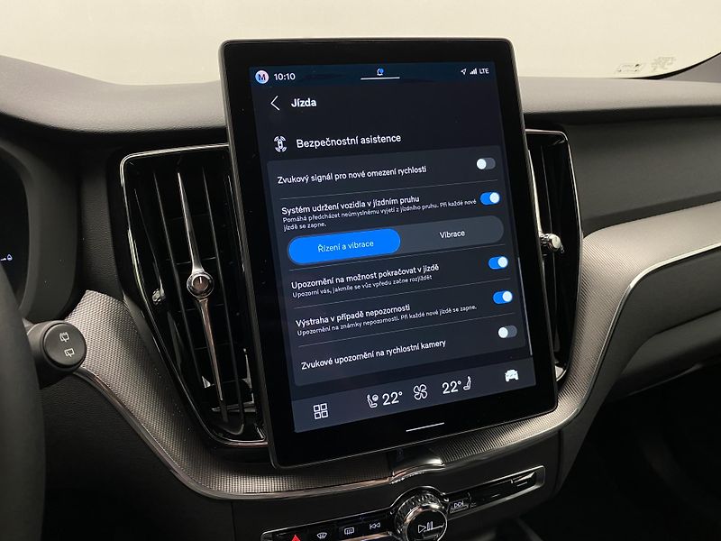 Volvo XC60 T8 AWD RECHARGE BLACK EDITION - fotka 49 z 63