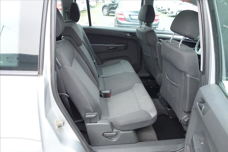 Opel Zafira 1,8 i 103KW,ČR,1 MAJ.,7 MÍST. - fotka 12 z 37