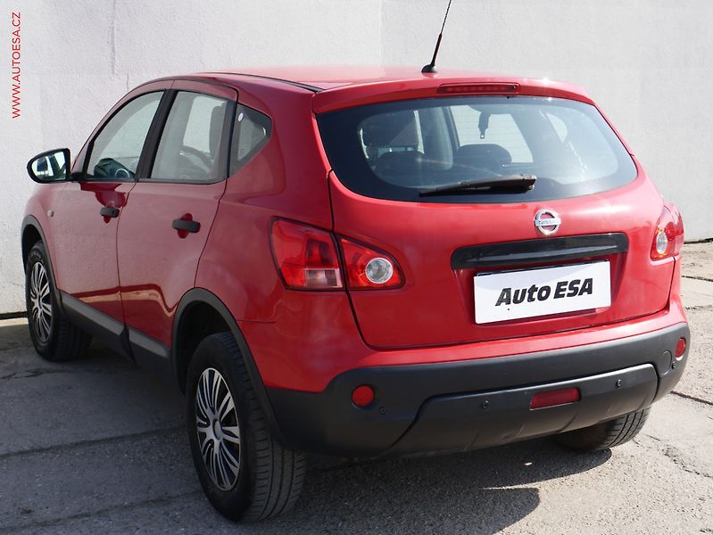 Nissan Qashqai (2009) 1.6i, ČR, AC, park.asist - fotka 4 z 15