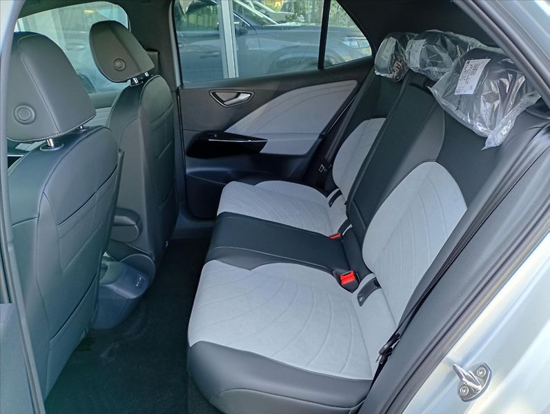 Volkswagen ID.3 (2025) Pro People 150 kW, 59 kWh - fotka 18 z 19
