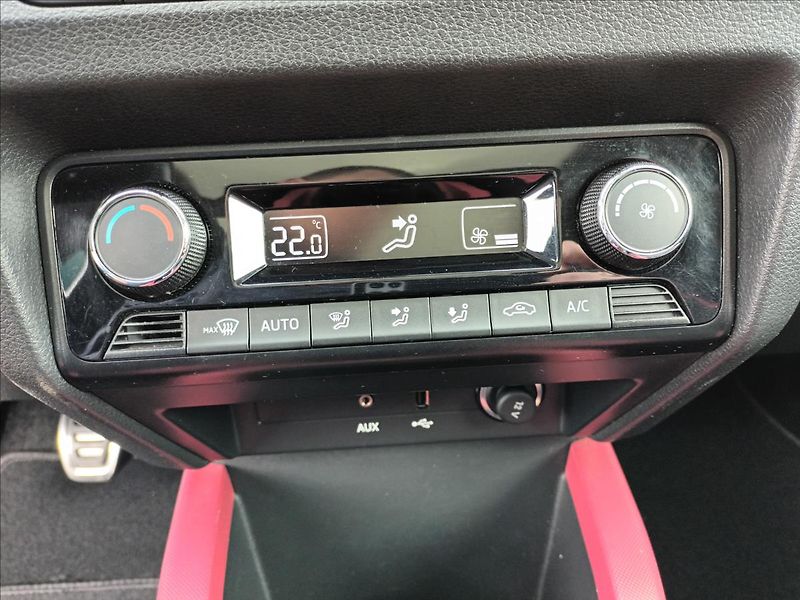 Škoda Fabia 1,2 TSI,81KW,MONTE CARLO,PANO, - fotka 33 z 38