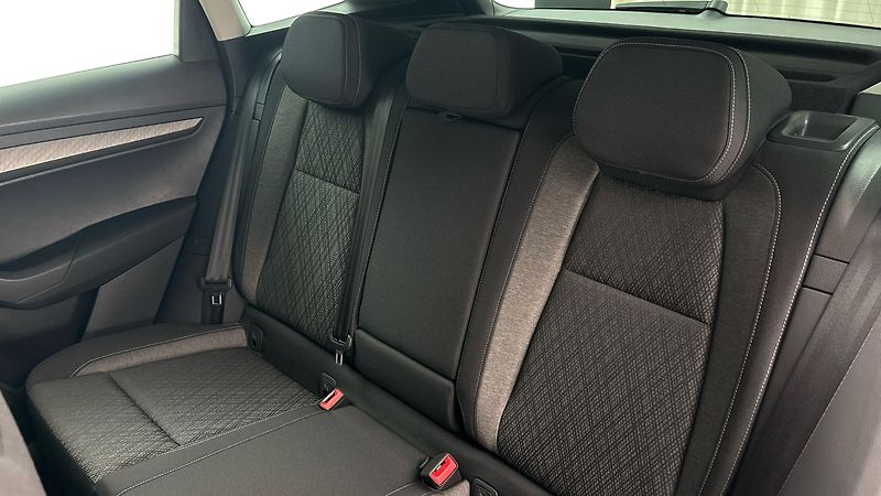 Škoda Karoq 1.5 TSI Style - fotka 16 z 28