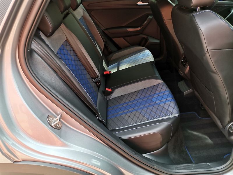 Volkswagen T-Roc (2025) 2.0TSi 221kw R DSG 4x4 - fotka 28 z 40