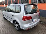 Volkswagen Touran 1.6 TDi DSG Serviska - náhled 7