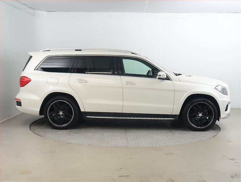 Mercedes-Benz GL (2015) 350 CDI - fotka 6 z 24