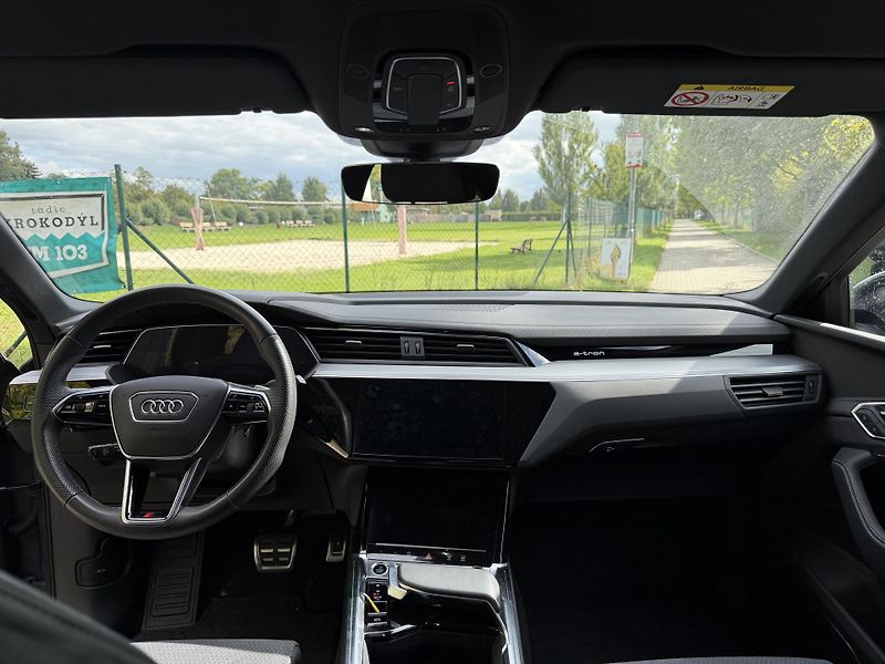 Audi Q8 e-tron 55 Quattro B&O S-Line Head-Up  - fotka 22 z 25