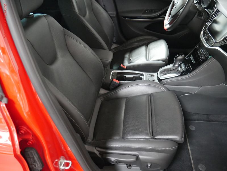 Opel Astra (2019) 1.6 CDTi, AT - fotka 12 z 23