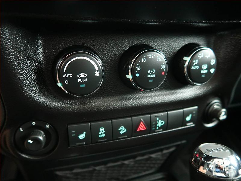 Jeep Wrangler (2018) 3.6 V6 - fotka 15 z 20