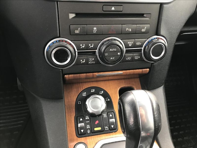 Land Rover Discovery 3,0   HSE LUXURY, Nová STK, TO - fotka 14 z 16
