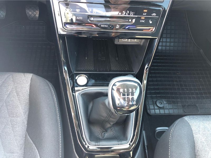 Volkswagen T-Cross Love 1.0 TSI 85 kW 6G - fotka 21 z 28