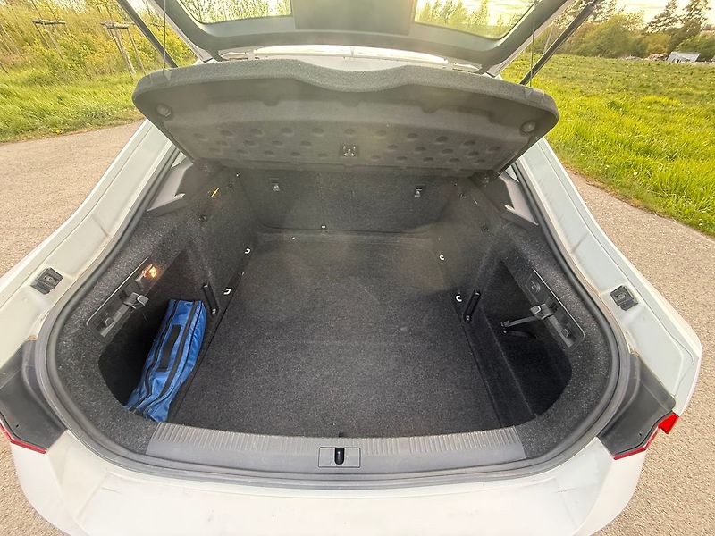 Škoda Superb 2,0 TDI 110 kW - fotka 17 z 18