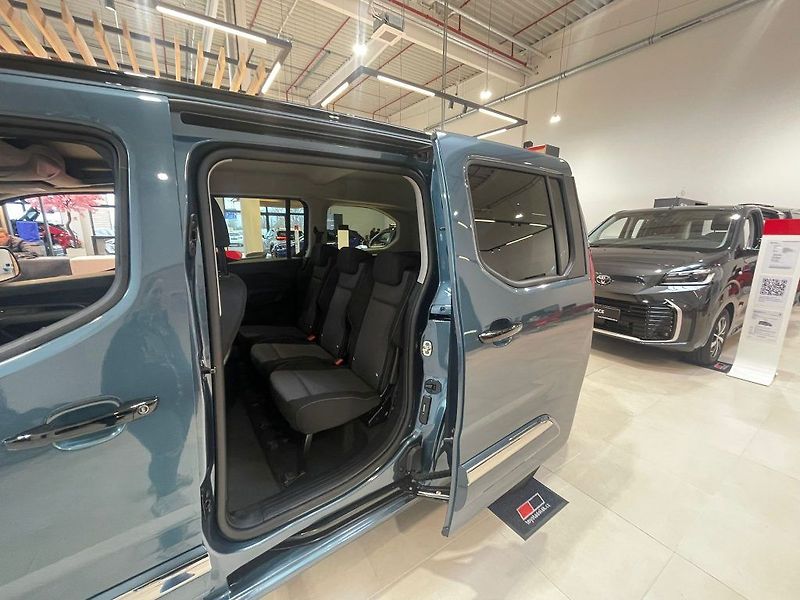 Toyota ProAce City Verso 1.5 D-4D M/T Family 7S - fotka 12 z 30