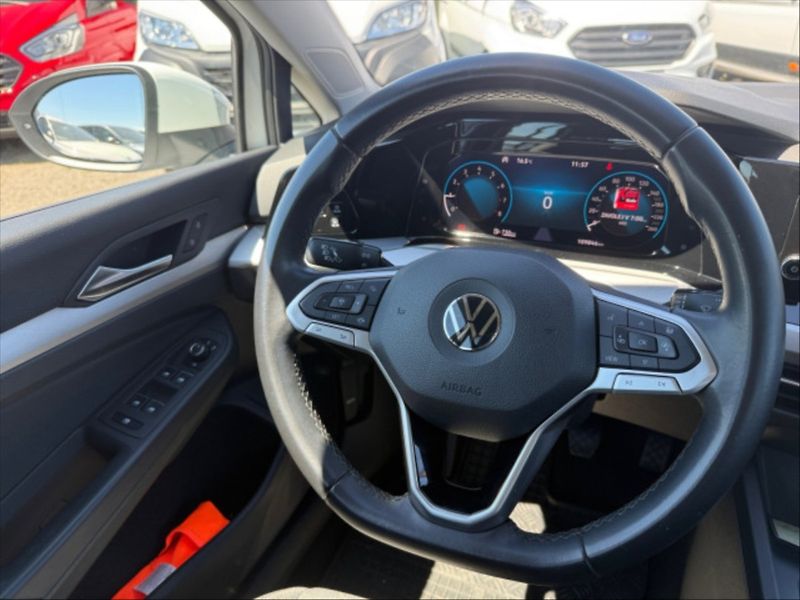 Volkswagen Golf 1,0 TSI Life - fotka 9 z 10