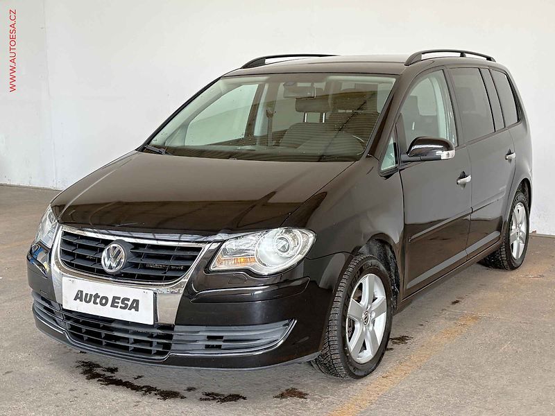 Volkswagen Touran (2008) 2.0 - fotka 3 z 14