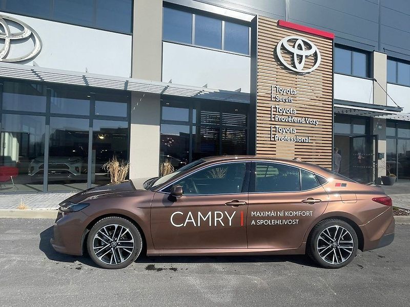 Toyota Camry 2.5 Hybrid Automat Executive - fotka 3 z 22