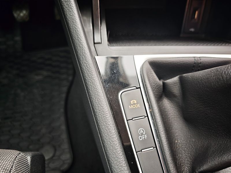 Volkswagen Golf (2019) 1,5 TSI 110 KW Highline - fotka 23 z 33