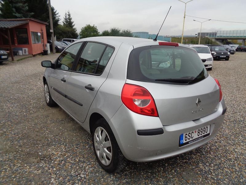Renault Clio 1,1 - fotka 5 z 13