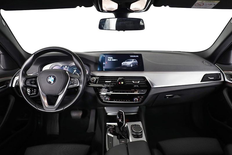 BMW Řada 5 520d xDrive Touring - fotka 11 z 14