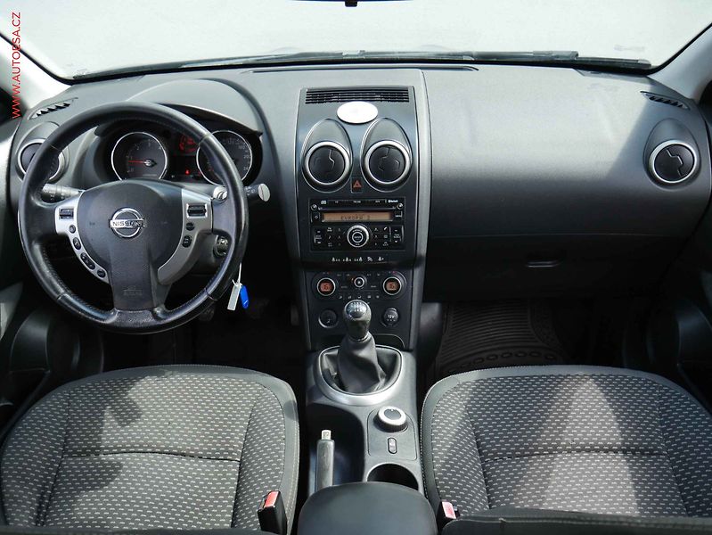 Nissan Qashqai (2009) 2.0dCi 4x4, AC, temp - fotka 8 z 19