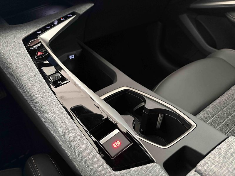 Peugeot 5008 (2026) Business Hybrid 145 e-DCS6 - fotka 16 z 42