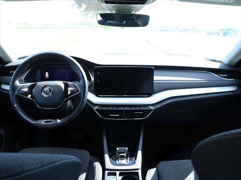 Škoda Octavia 2,0 TDI DSG Style Matrix DPH - fotka 12 z 22