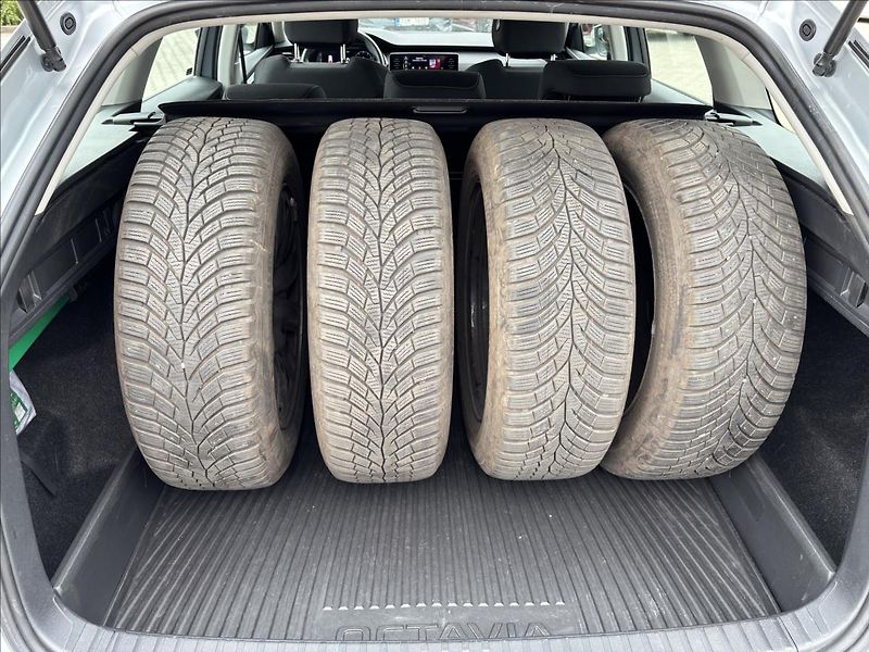Škoda Octavia 2,0 TDI Ambition 85kW - fotka 12 z 43