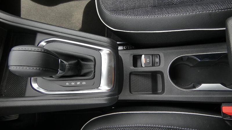 Renault Captur 1,3  TCe 140 Techno EDC - fotka 17 z 22