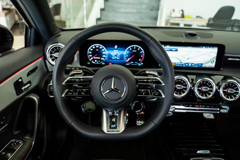 Mercedes-Benz Třídy A (2026) A 35 AMG 4M/AERO/PANO/LED/TOP - fotka 15 z 22