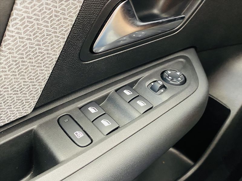 Citroën C4 1,2 PureTech 96KW S&S  ČR - fotka 12 z 26
